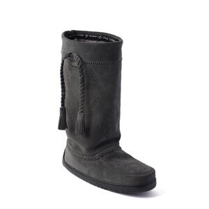 Like new Manitobah Tamarack boots
